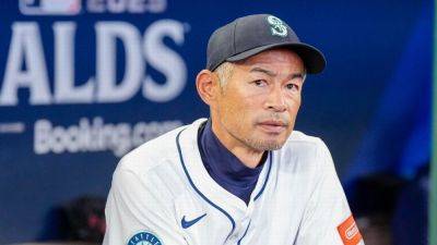 Ichiro plays in right field for Seattle Mariners during team scrimmage - ESPN