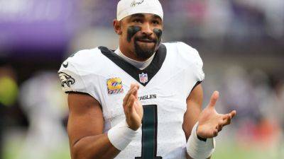 Jalen Hurts authors perfect passer rating in Eagles' victory - ESPN