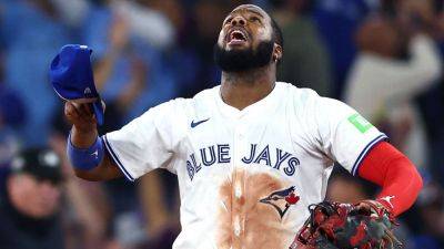 Mariners mull strategies for pitching to Vladimir Guerrero Jr. - ESPN