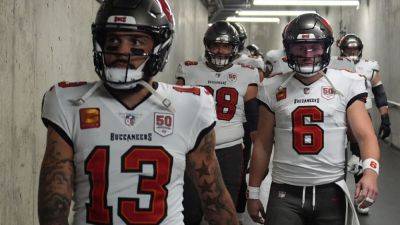 Buccaneers WR Mike Evans exits with concussion, shoulder injury - ESPN