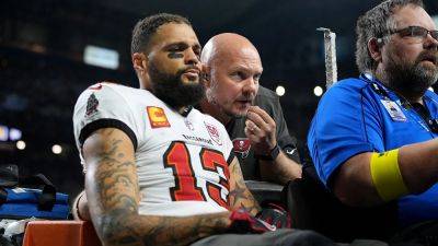 Bucs star Mike Evans suffers broken clavicle in potential season-ending injury against Lions