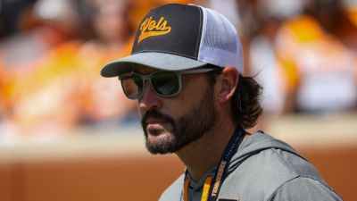 Sources: Tennessee's Vitello finalizing deal to be Giants manager - ESPN - espn.com