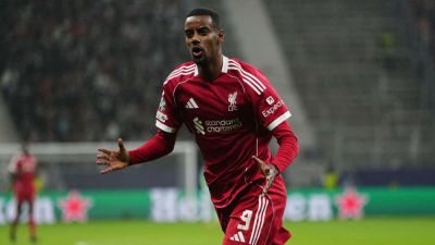 Liverpool's Slot admits Isak fitness worry after injury setback - ESPN