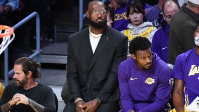 LeBron James helps Lakers dissect opening loss to Warriors - ESPN