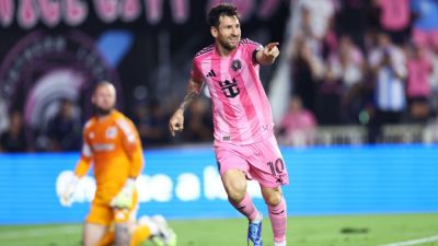 Lionel Messi extends Inter Miami contract through 2028 - ESPN