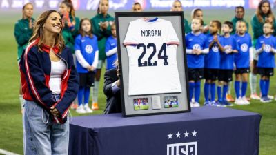 USWNT pays tribute to Alex Morgan at Portugal friendly - ESPN