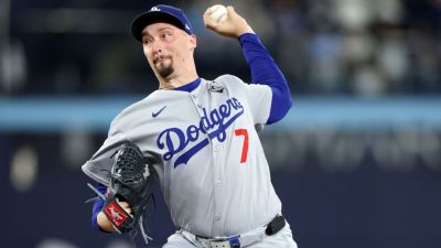Dodgers' relief fails again as tie game becomes Game 1 rout - ESPN