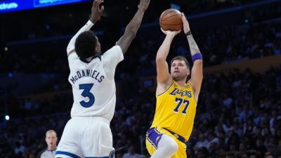 Luka Doncic sets Lakers record with 92 points in 1st 2 games - ESPN