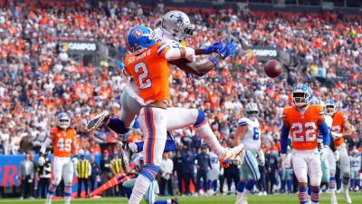 Broncos' Pat Surtain II hurts shoulder, exits vs. Cowboys - ESPN