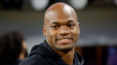 Ex-NFL star Adrian Peterson still in jail after DWI arrest - ESPN