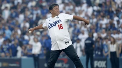 Hideo Nomo, Jacob Elordi headline World Series Game 3 attendees - ESPN