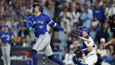 Blue Jays' George Springer exits after injuring himself on swing - ESPN