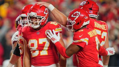 Travis Kelce ties Chiefs TD mark with vintage performance in win - ESPN
