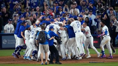 Freeman's 18th-inning HR lifts Dodgers to World Series Game 3 win - ESPN