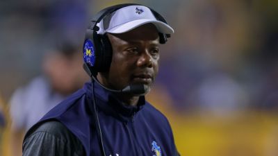 LSU interim Wilson living in moment despite 'dream' opportunity - ESPN