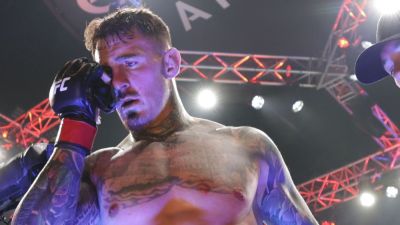 Dad: UFC champ Aspinall 'can't see anything' out of right eye - ESPN