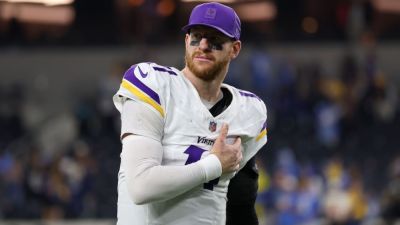 Vikings' Carson Wentz: Wanted to stay in TNF game despite pain - ESPN
