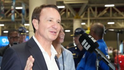 Gov. Jeff Landry critical of AD Scott Woodward amid LSU shake-up - ESPN