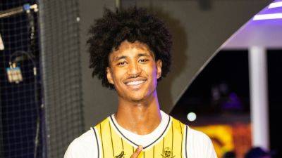Top-25 recruit Tajh Ariza, son of Trevor, commits to Oregon - ESPN