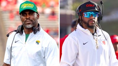 Scenes from Philly as Michael Vick, DeSean Jackson coach on opposite sidelines - ESPN