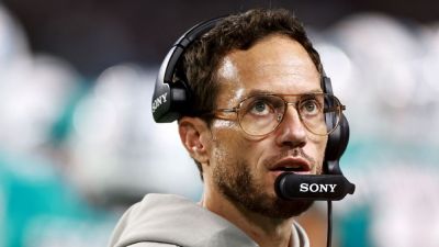 Jeered in blowout, Dolphins' McDaniel share fans' frustrations - ESPN