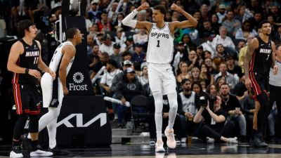 Victor Wembanyama leads Spurs to franchise's first 5-0 start - ESPN