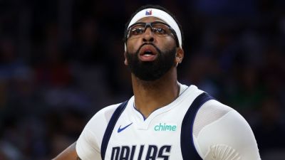 Mavs' Anthony Davis day-to-day, uncertain for Mexico City game - ESPN