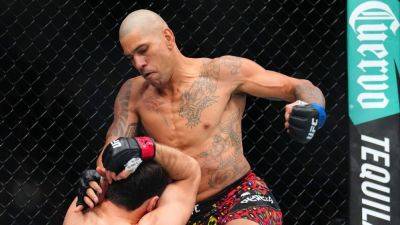 Pereira reclaims title in 80-second TKO of Ankalaev at UFC 320 - ESPN