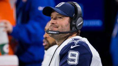 Matt Rourke - Ex-NFL star Tony Romo needles refs during Broncos' win over Eagles - foxnews.com - Usa - New York - county Eagle - state Minnesota