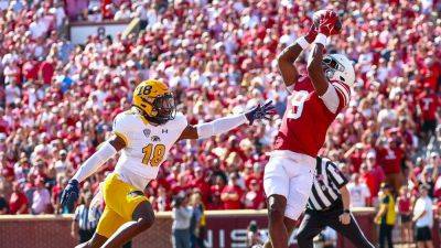 Brent Venables - Oklahoma to add padding to football stadium's brick wall after Keontez Lewis' headfirst collision - foxnews.com - county Norman - county Kent - state Oklahoma