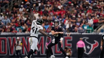Liam Coen - Jaguars' pass-rush problems were glaring in loss to Texans - ESPN - espn.com - county Davis - county Mills