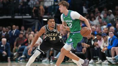 'Fire Nico' chants ring out amid Mavs' loss, overshadow Flagg's best game - ESPN