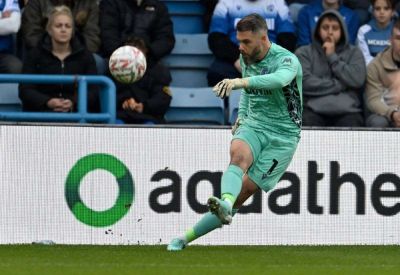 Gillingham goalkeeper Glenn Morris is recovering well from injury, says manager Gareth Ainsworth, and will challenge Jake Turner for the no.1 spot on his return