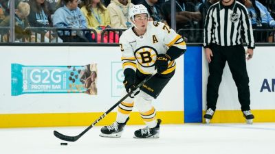 Bruins' Charlie McAvoy exits after slap shot hits mouth - ESPN
