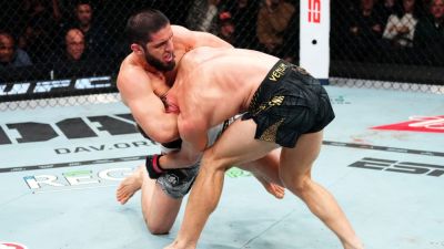 Makhachev dominates to become 2-weight champion at UFC 322 - ESPN