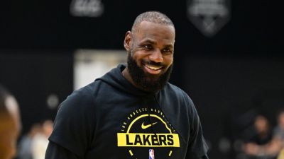 Sources: LeBron James back with Lakers after G League practices - ESPN