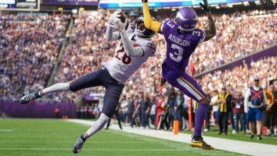 'He was behind me today': Nahshon Wright honors John Beam with INT - ESPN