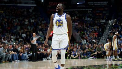 Draymond Green confronts fan over 'Angel Reese' chant - ESPN