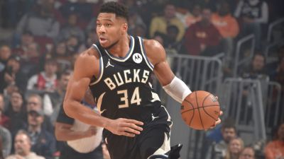 Sources: Giannis Antetokounmpo out 1-2 weeks with groin strain - ESPN