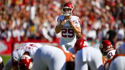 Brent Venables - Kirk Herbstreit - ESPN broadcasters roast Oklahoma kicker for wearing short shorts: 'That should be a penalty' - foxnews.com - state Tennessee - state Texas - state Ohio - state Oklahoma