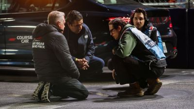 Carlos Sainz - Las Vegas GP: Loose maintenance cover causes multiple red flags in practice - ESPN - espn.com