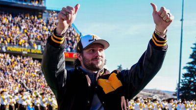 Bills QB Josh Allen: Jersey retirement at Wyoming 'a blessing' - ESPN