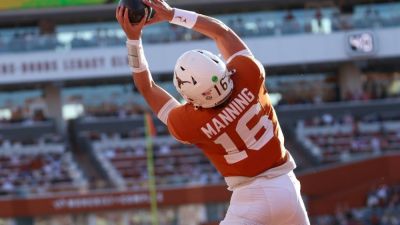 Steve Sarkisian - Arch Manning first Longhorn to catch, throw, rush for TD - ESPN - espn.com - Georgia - state Oregon - state Texas - state Arkansas - county Young