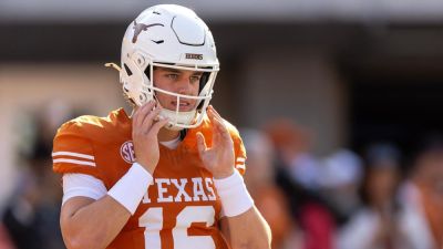 Arch Manning makes Texas football history in Longhorns' win over Arkansas