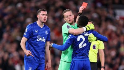 Everton's Idrissa Gueye sent off after slapping teammate - ESPN