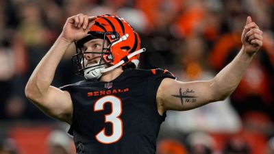 Source: Saints release K Grupe, sign York over Tucker after tryout - ESPN