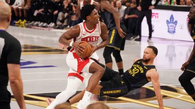 Sources: Warriors' Curry expected to miss week with quad contusion - ESPN