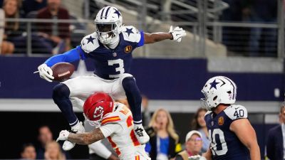 Cowboys' George Pickens goes airborne in stunning maneuver to keep drive alive