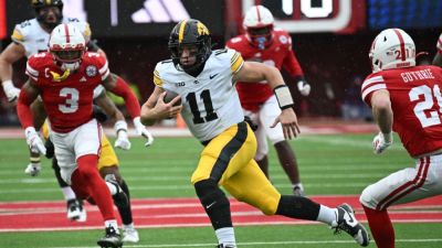 Iowa's Black Friday troll tops best jabs from college football Week 14 - ESPN