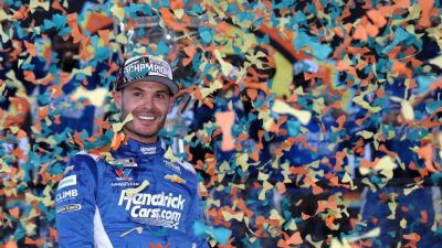 Kyle Larson - Denny Hamlin - Ryan Blaney - William Byron - Kyle Larson wins NASCAR championship in OT over Denny Hamlin - ESPN - espn.com - county Hamlin